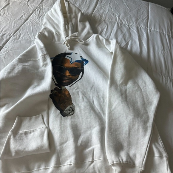 T-shirts and Jeans - Picture 9 of 16